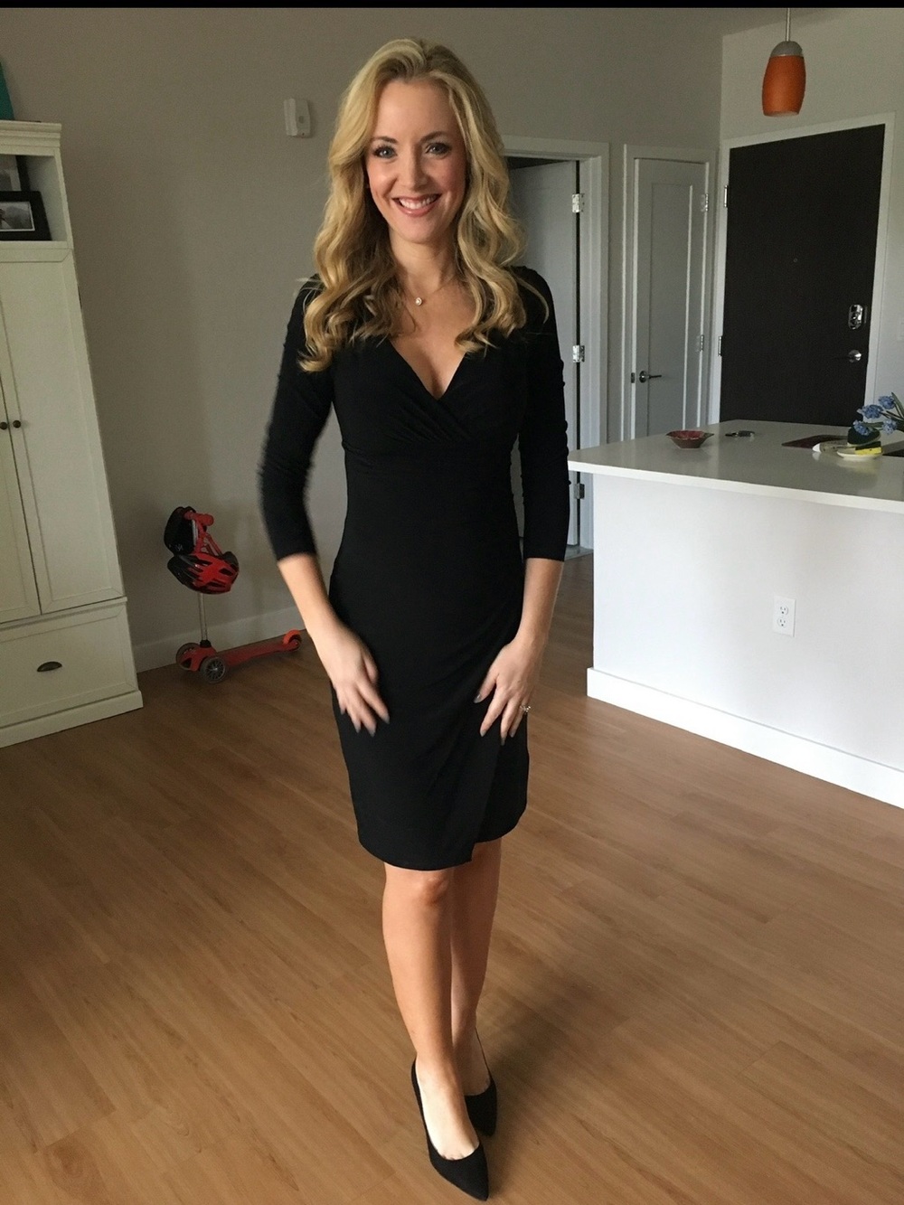 Lauren Ralph Lauren Black Long Sleeve Ruched V-Neck Midi Dress - Picture 2 of 9